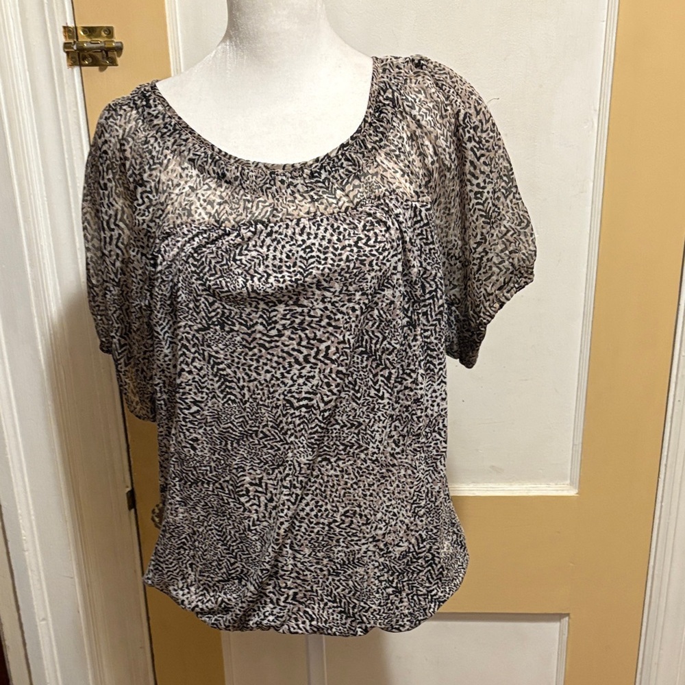 Elegant Black and White Patterned Women's Top